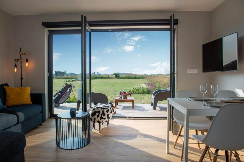 Patio, TV and multimedia, Garden view