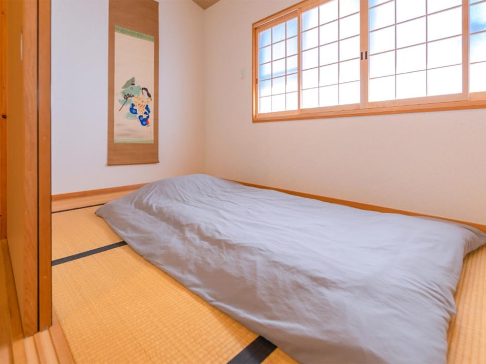 Photo of the whole room, Bedroom
