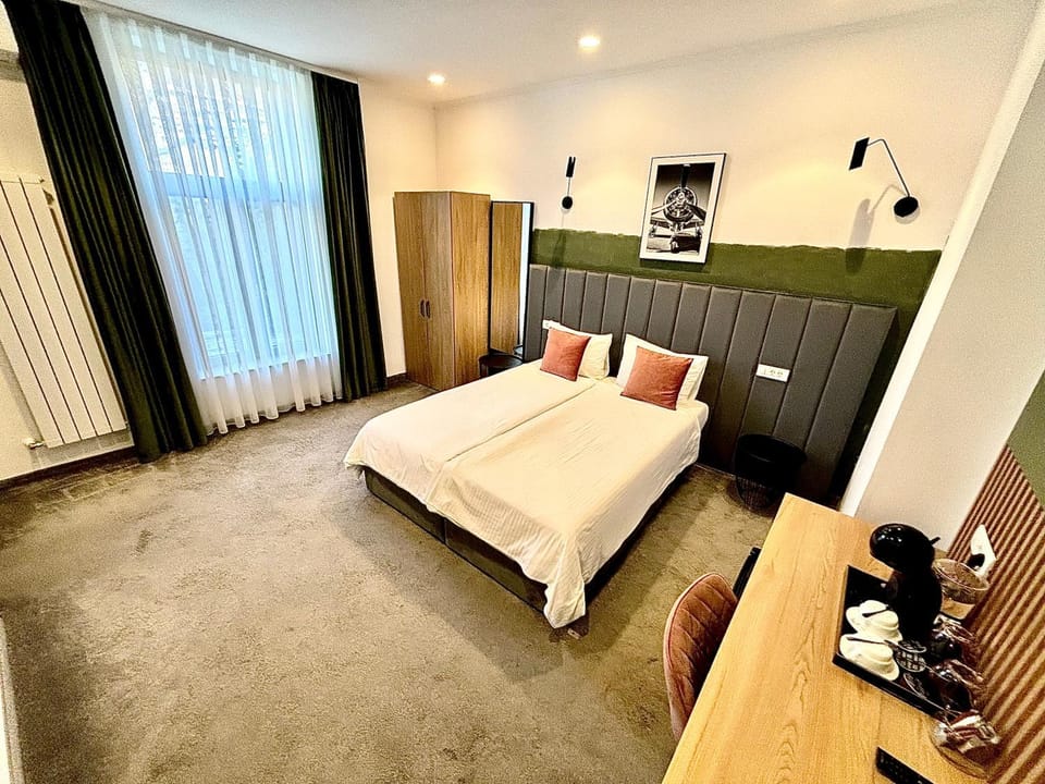 Photo of the whole room, Bedroom