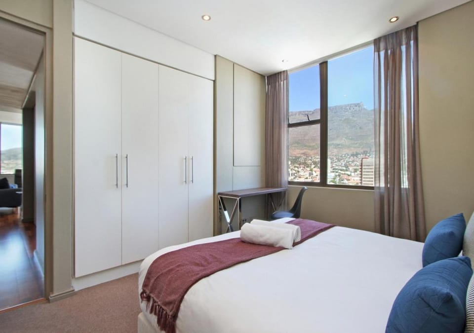 Bedroom, Mountain view