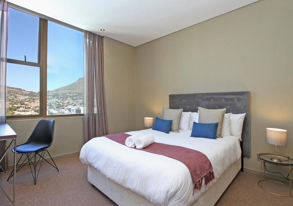 Bedroom, City view, Mountain view