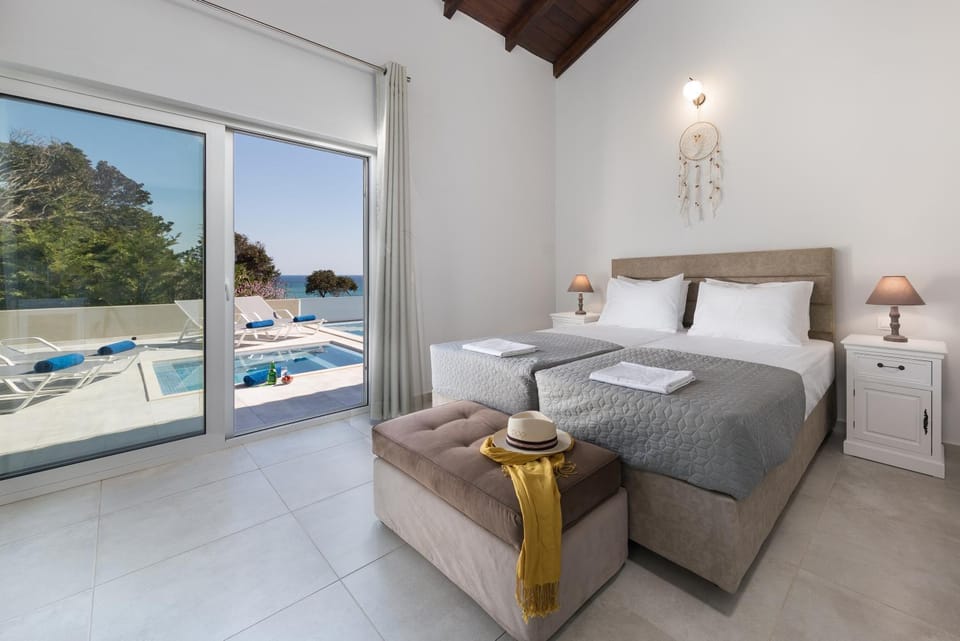 Bedroom, Swimming pool