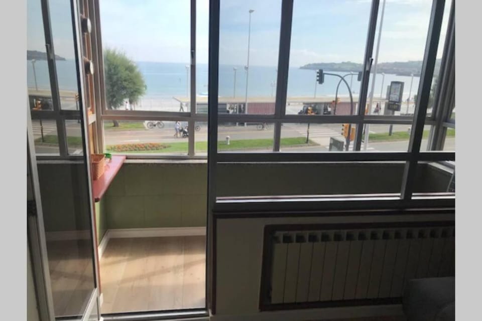 Fantástico piso en primera linea de playa Apartment in Gijón