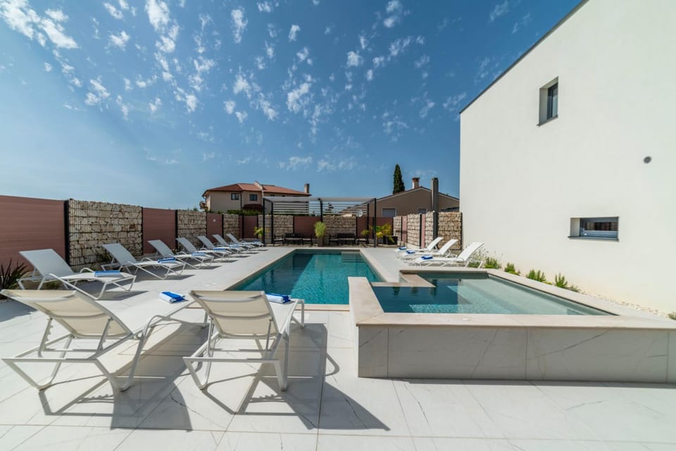 Pool view, Swimming pool