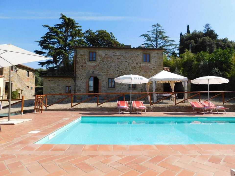 Property building, Day, Pool view, Swimming pool, sunbed