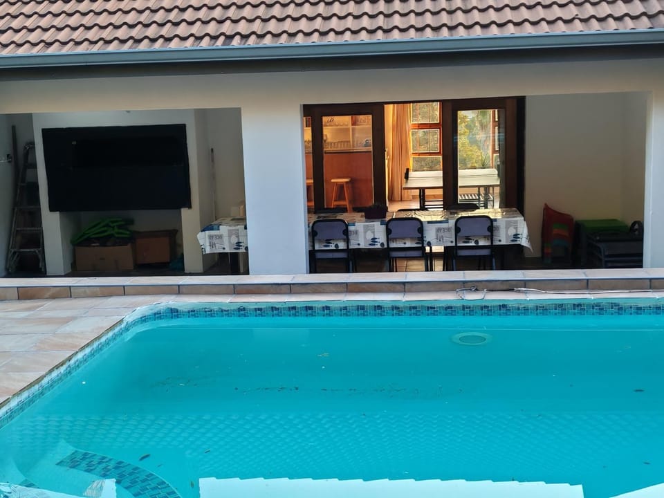 Sunset on Silver - Luxury oasis Entire home Jhb House in Roodepoort