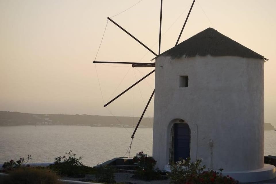 Lioyerma Windmill Villa With Outdoor Hot Tub Apartment in Oia