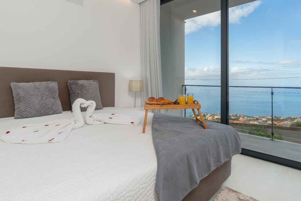 CASA GEORGINA Heated Swiming, Sea View and Air Conditioning House in Madeira District