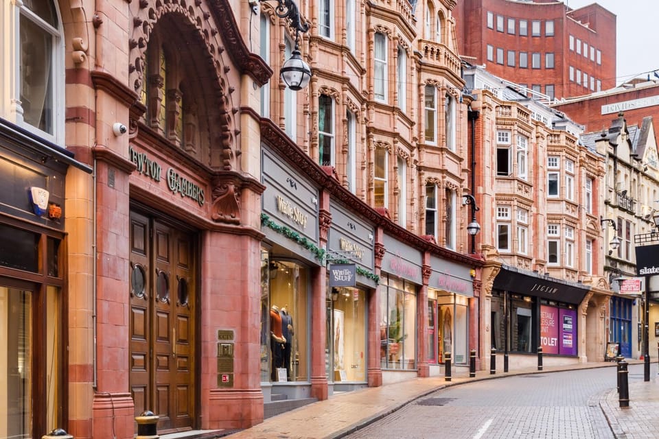 Property building, Facade/entrance, Landmark view, Street view