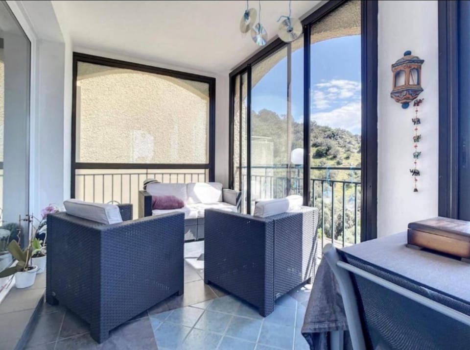 Duplex vue mer Sanguinaires Ajaccio 500 m plage à pieds 2 chambres 2 balcons Clim Apartment in Ajaccio