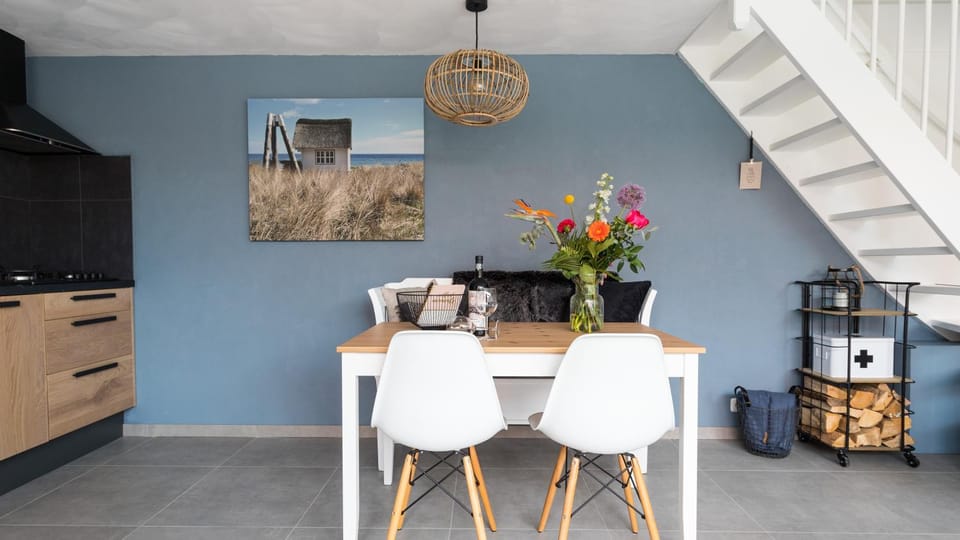 Kitchen or kitchenette, Seating area
