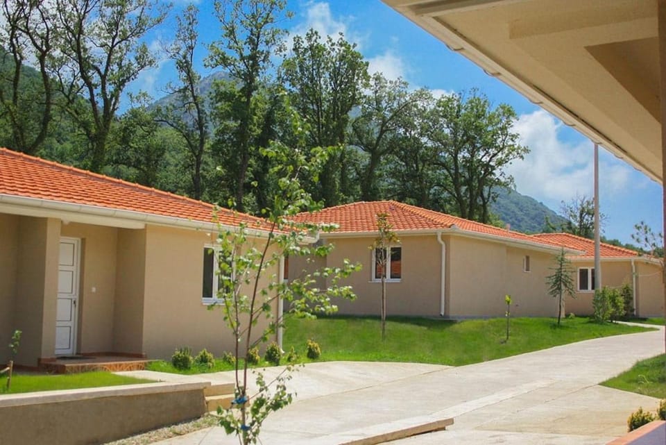 Property building, Facade/entrance, Garden