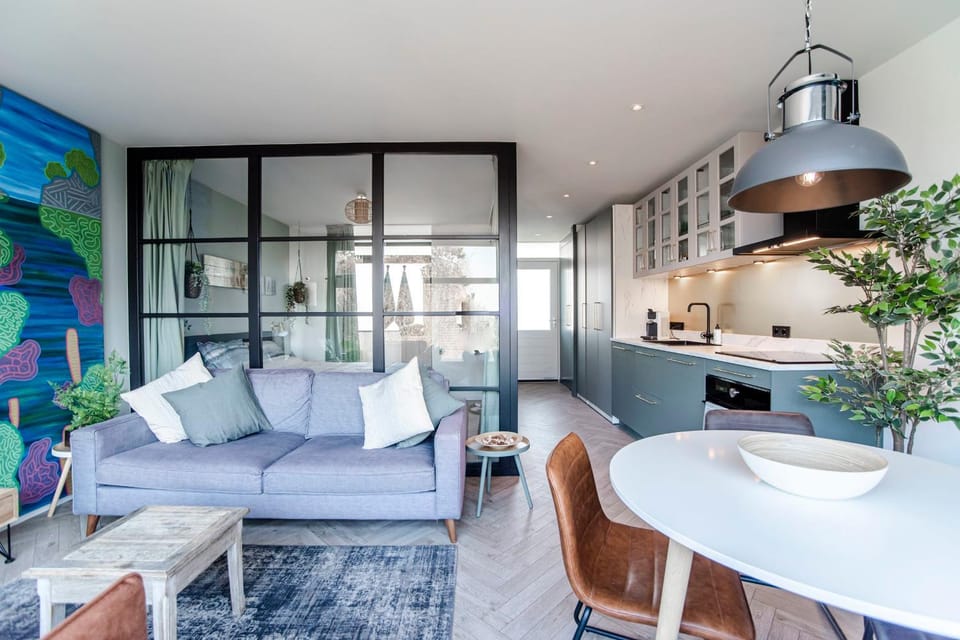 Kitchen or kitchenette, Seating area, Dining area