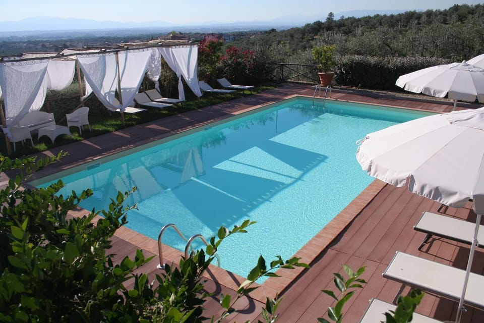 Day, Natural landscape, Pool view, Swimming pool, sunbed