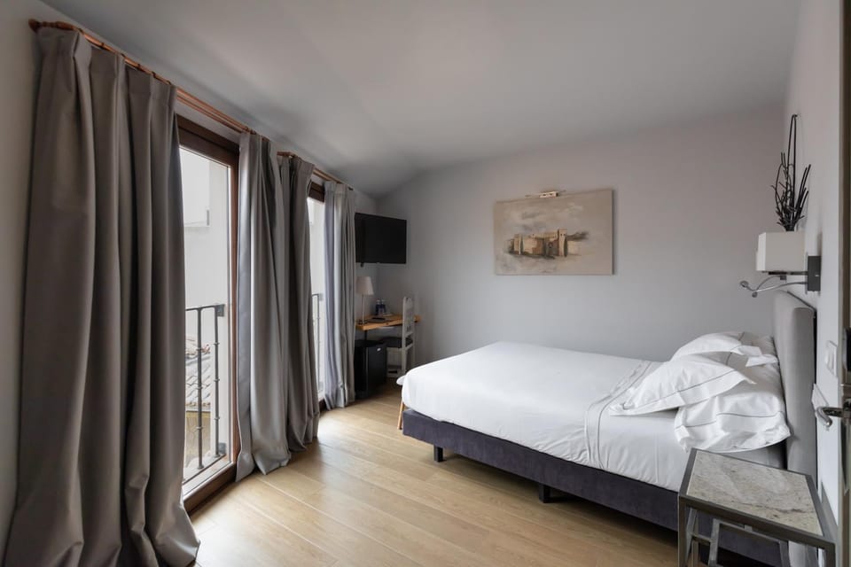TV and multimedia, Photo of the whole room, Street view