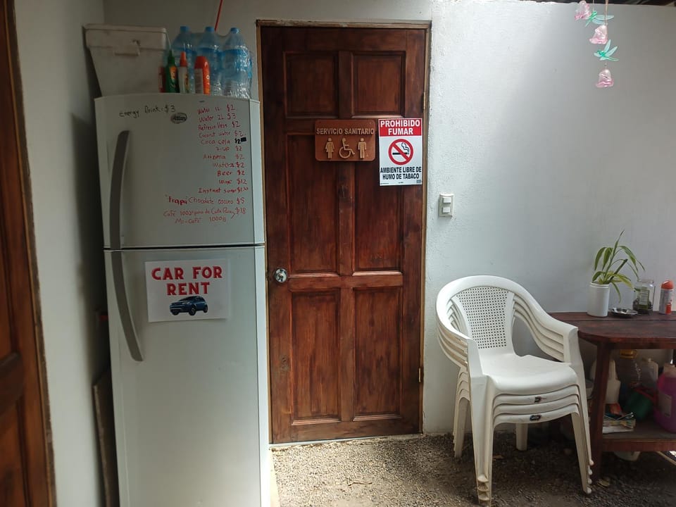 Hogar tico-estadounidense cerca de aeropuerto Vacation rental in Alajuela