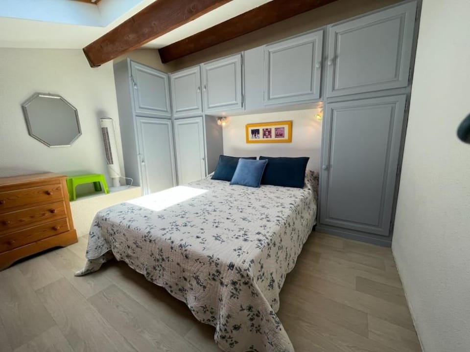 Bed, Photo of the whole room, Bedroom, wardrobe