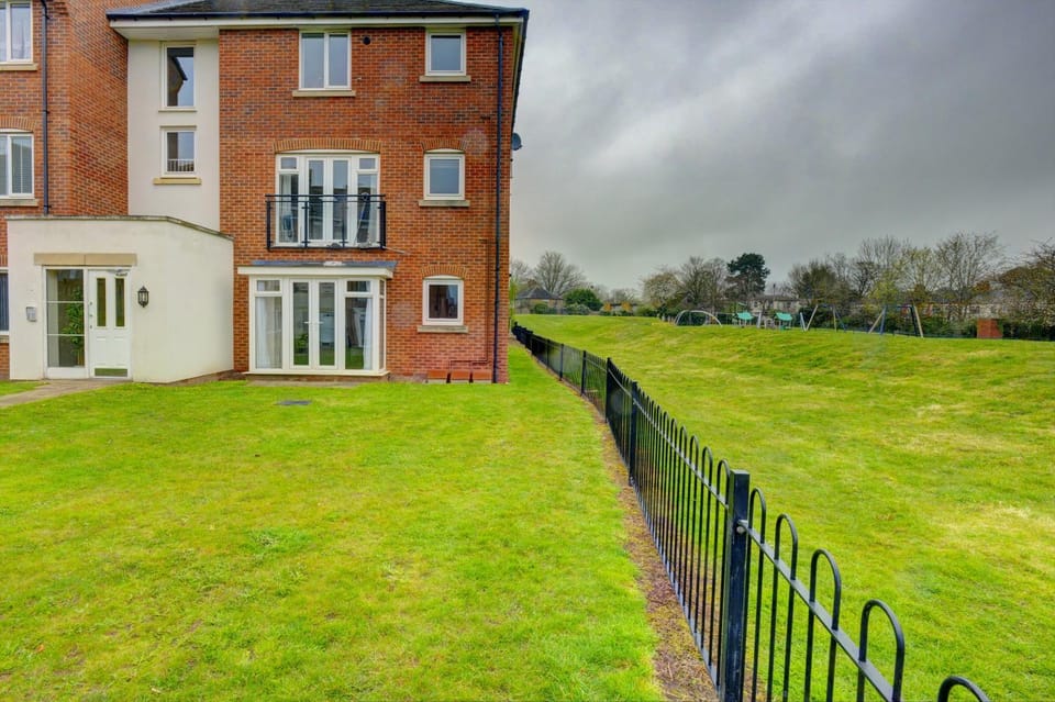 Property building, Natural landscape, Garden, Garden view