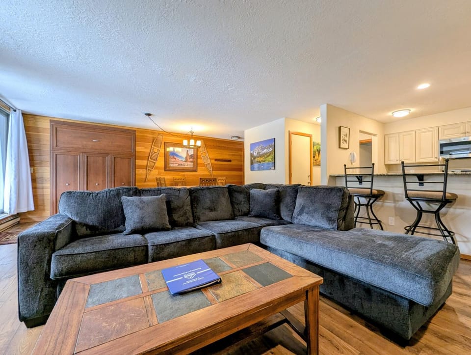 Living room, Seating area, furniture