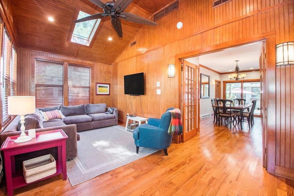 Coast Away House in Chikaming Township