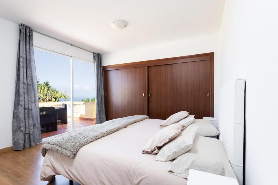 Bed, Other, Photo of the whole room, Bedroom, wardrobe