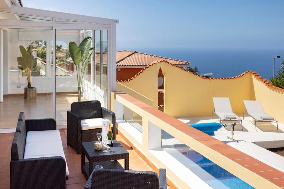 Patio, Day, Other, Sea view, sunbed