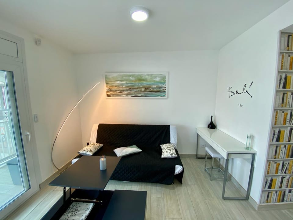 Living room, Decorative detail, Seating area