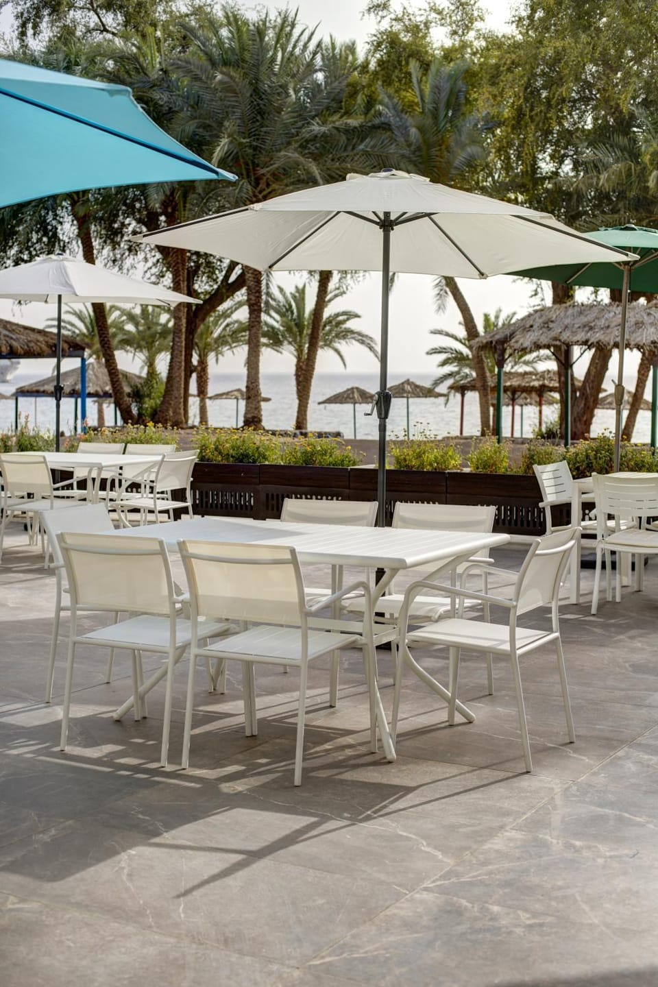 Restaurant/places to eat, Balcony/Terrace, Beach, Beach