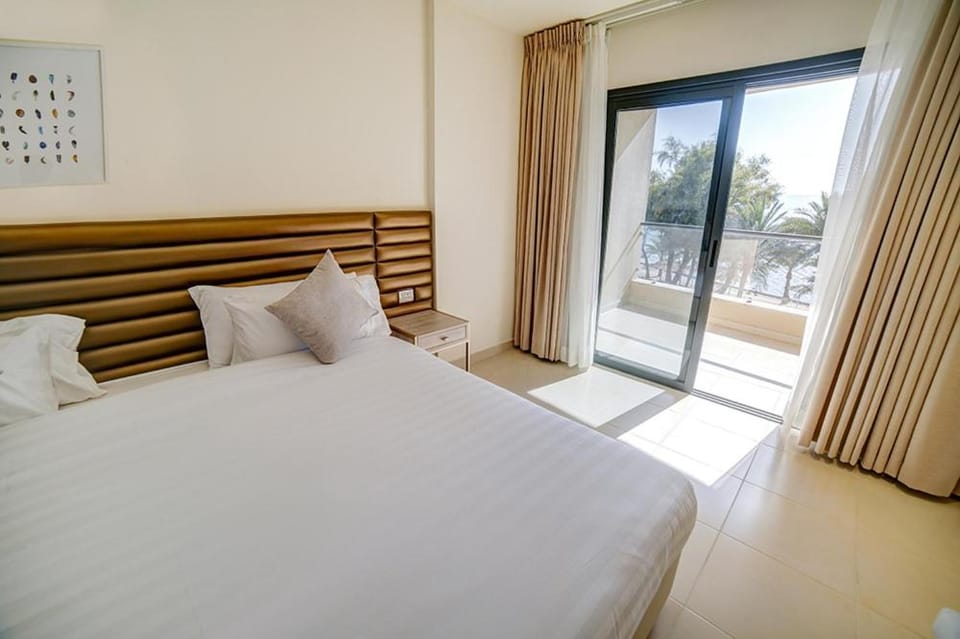 Bed, View (from property/room), Balcony/Terrace, Photo of the whole room, Bedroom