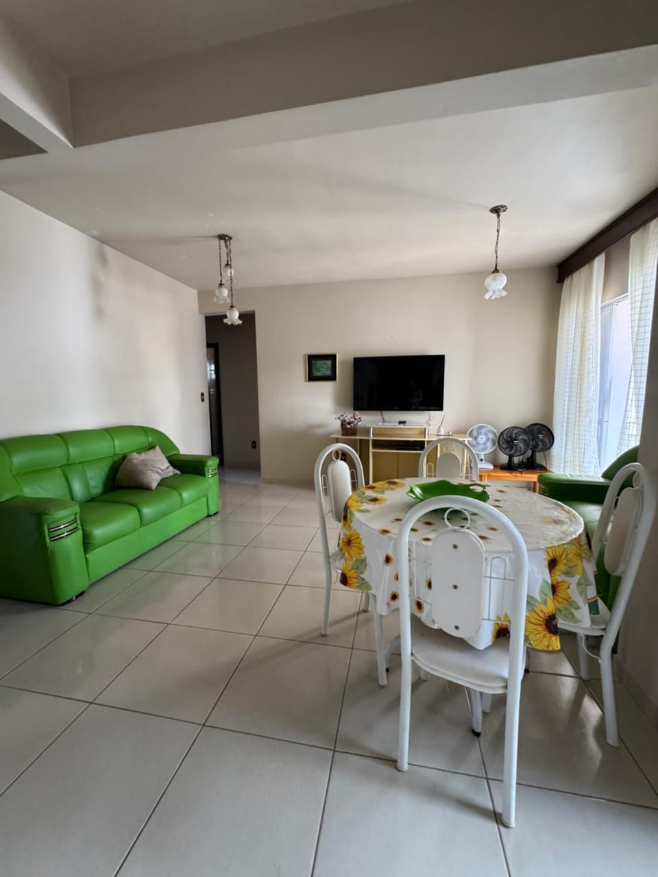 Apto na avenida de PIRATUBA, próximo ao balneário Apartment in State of Santa Catarina