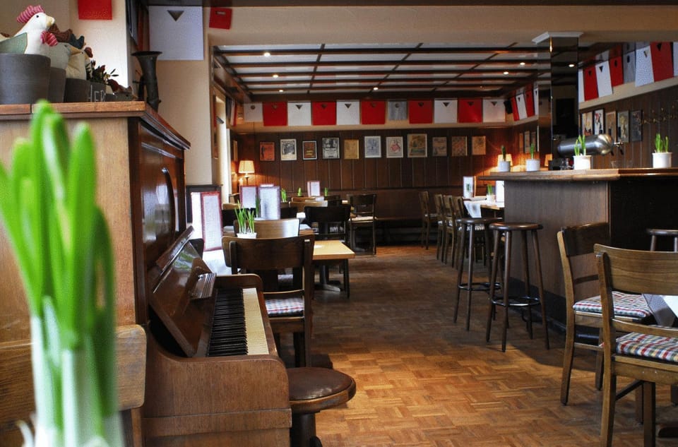 Day, Lounge or bar
