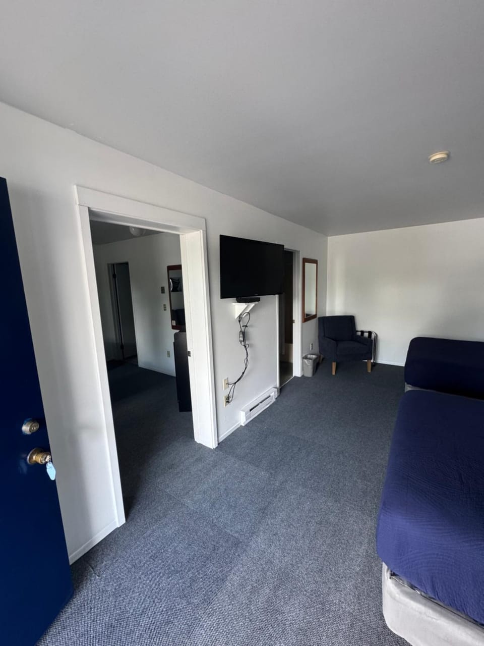 Bed, TV and multimedia, Bedroom