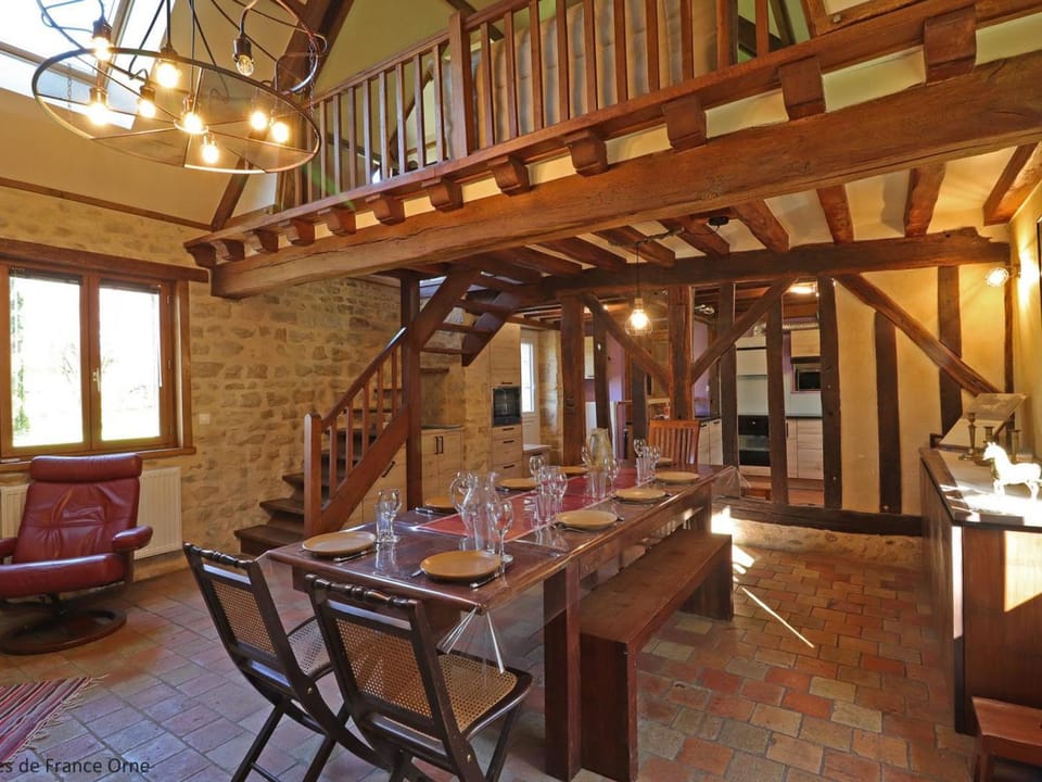 Maison ancienne avec jardin clos près centre équestre, séjour confortable - FR-1-497-144 House in Normandy