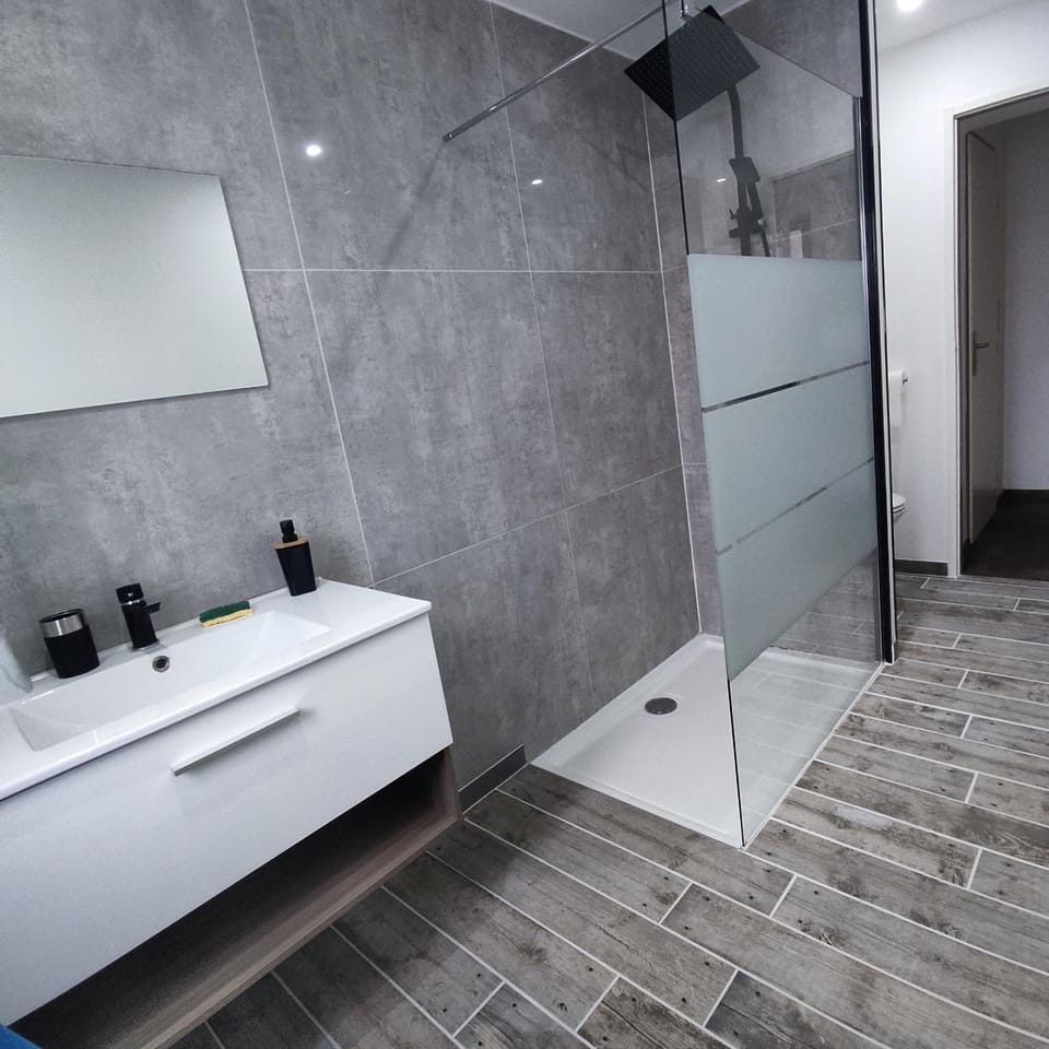 Shower, Bathroom
