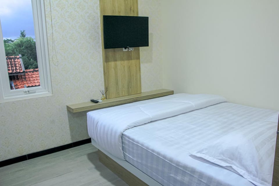 Bed, TV and multimedia