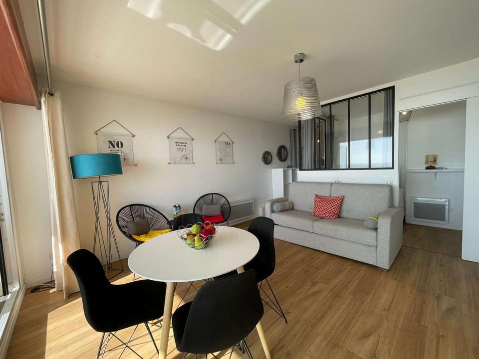 Grand studio cabine 4 pers, balcon, rénové, proche océan, Saint-Hilaire-de-Riez - FR-1-224C-160 Cabin in Saint-Jean-de-Monts