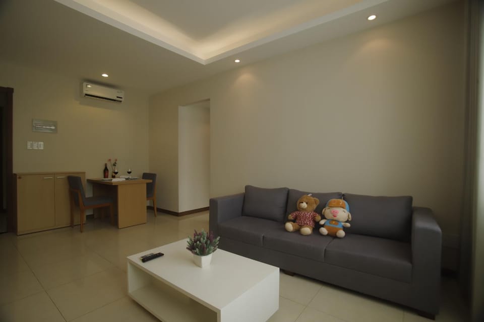 TV and multimedia, Living room, Seating area, air conditioner
