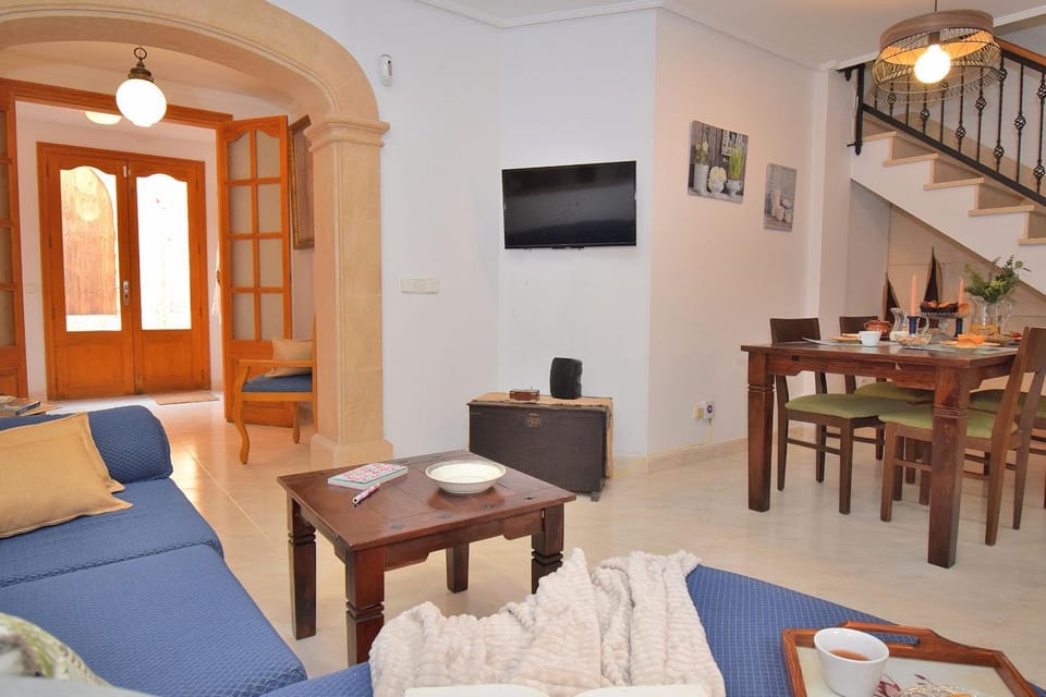 Communal lounge/ TV room, TV and multimedia, Living room, Lobby or reception, Seating area, Dining area