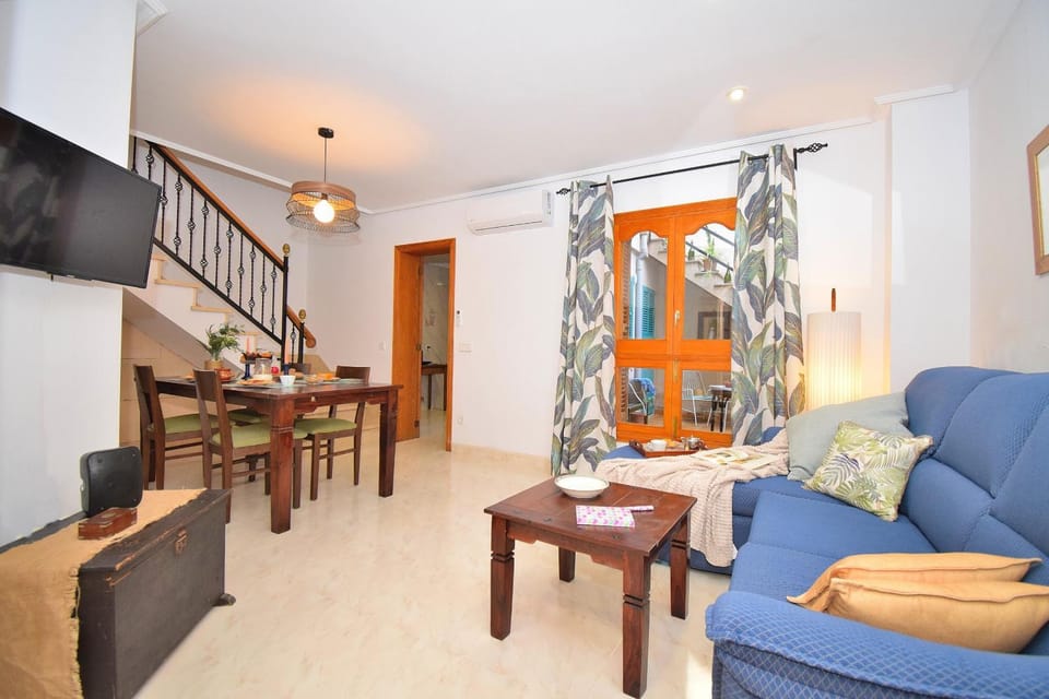 Communal lounge/ TV room, TV and multimedia, Living room, Seating area