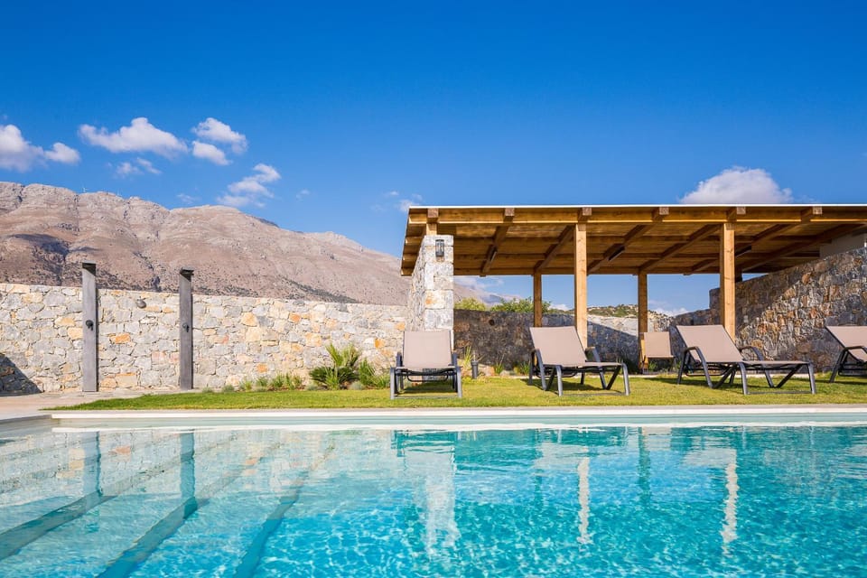 Pool view, Swimming pool, sunbed