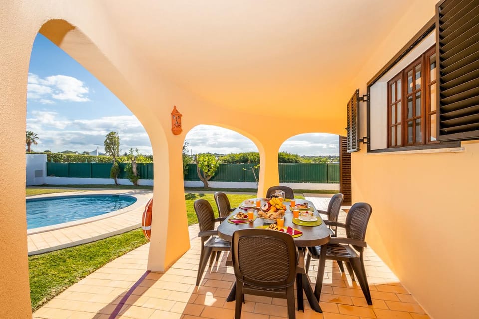 Patio, Balcony/Terrace, Dining area, Swimming pool