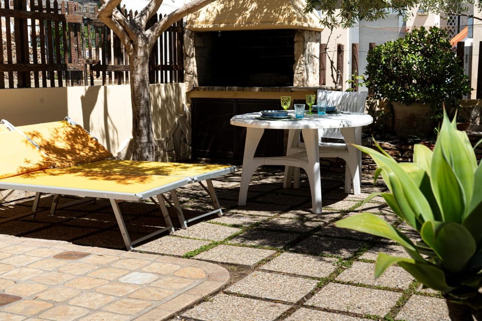 Patio, Spring, Day, Garden, Dining area, Evening entertainment, Garden view