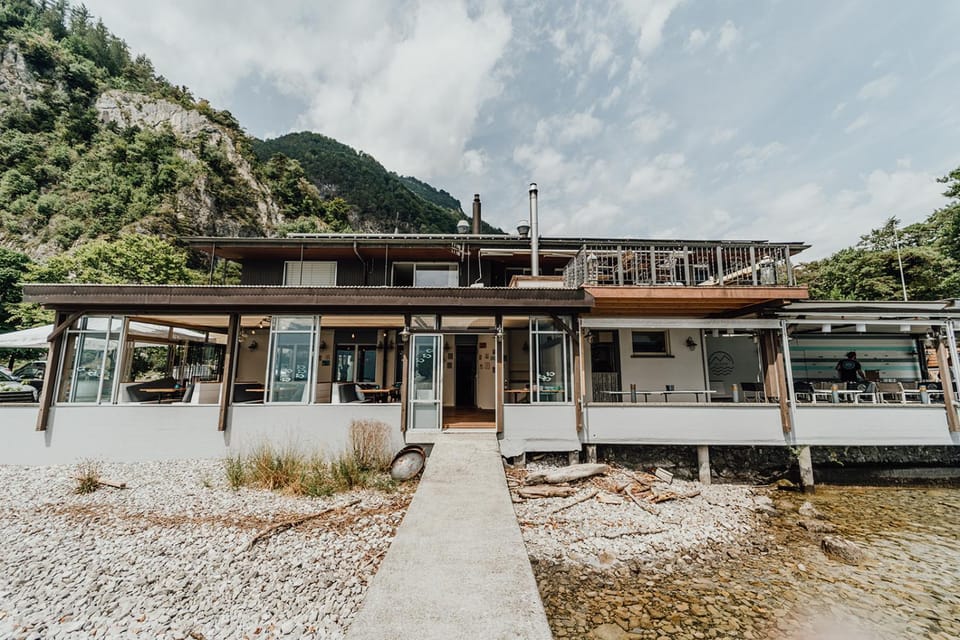 Property building, Restaurant/places to eat