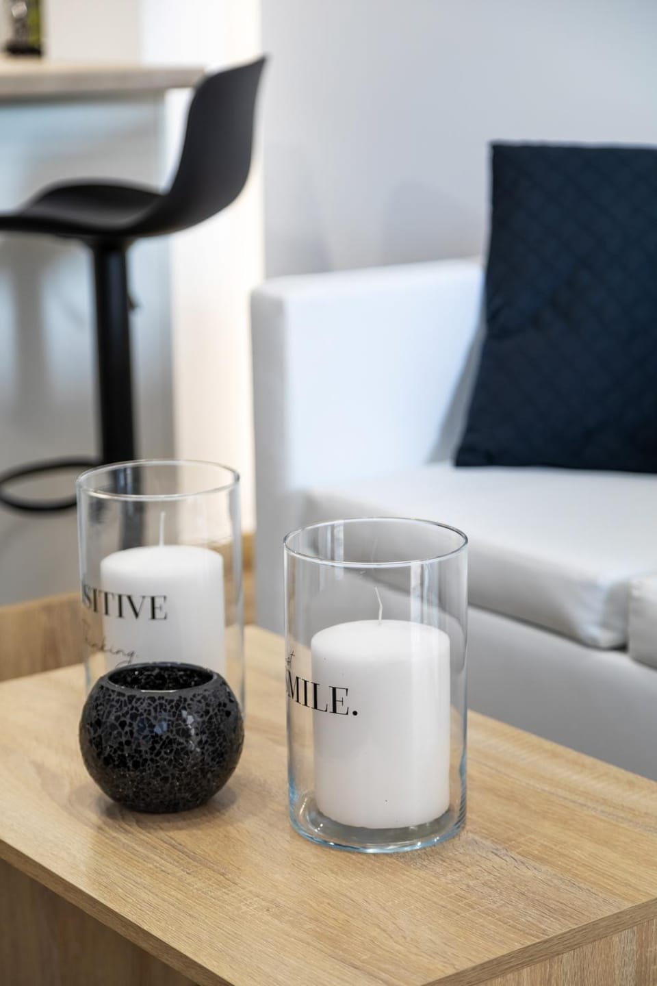 Bed, Photo of the whole room, Seating area, Bedroom