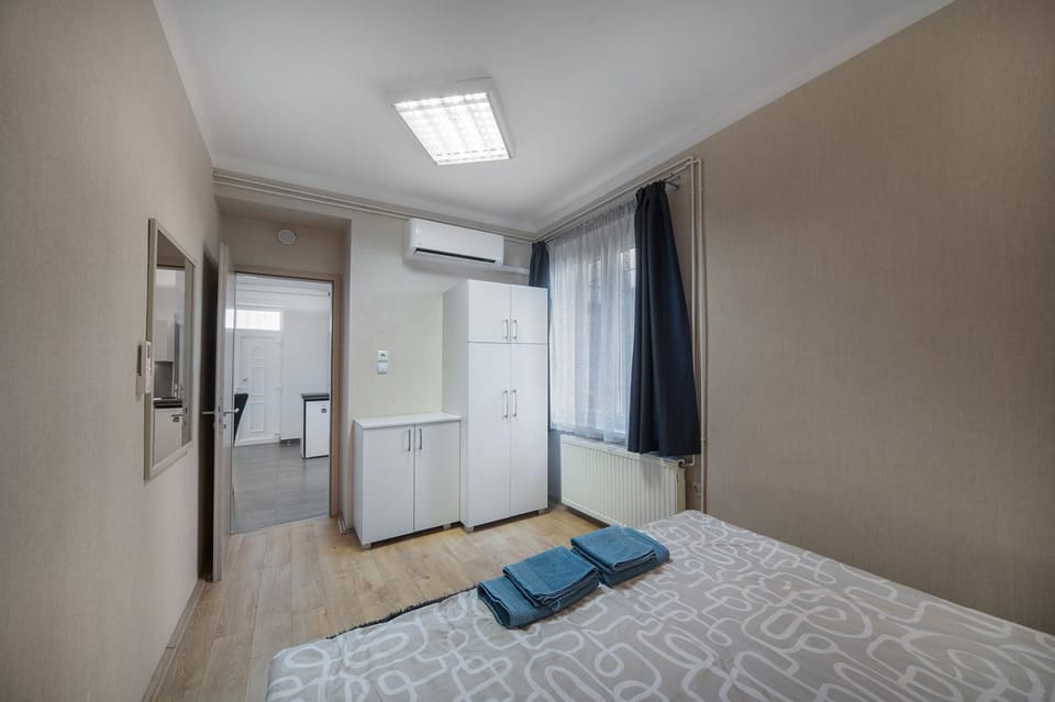 Photo of the whole room, wardrobe