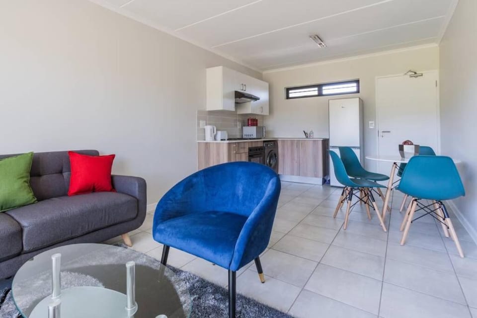 Alimama Spaces: The Green Park Haven 1 Apartment in Gauteng