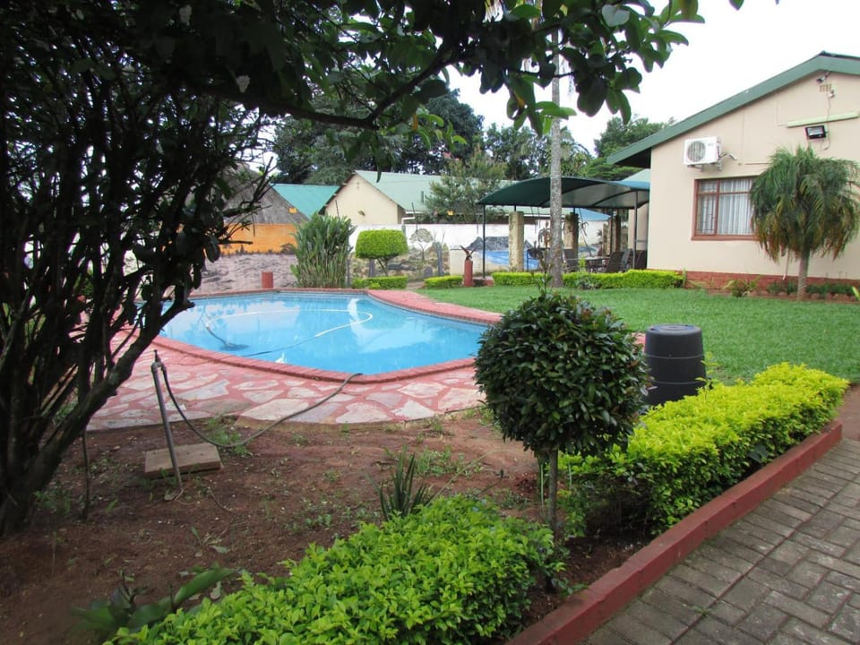 Garden, Swimming pool