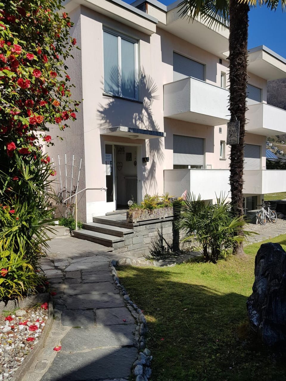 Facade/entrance, Internal: Not applicable to any particular room