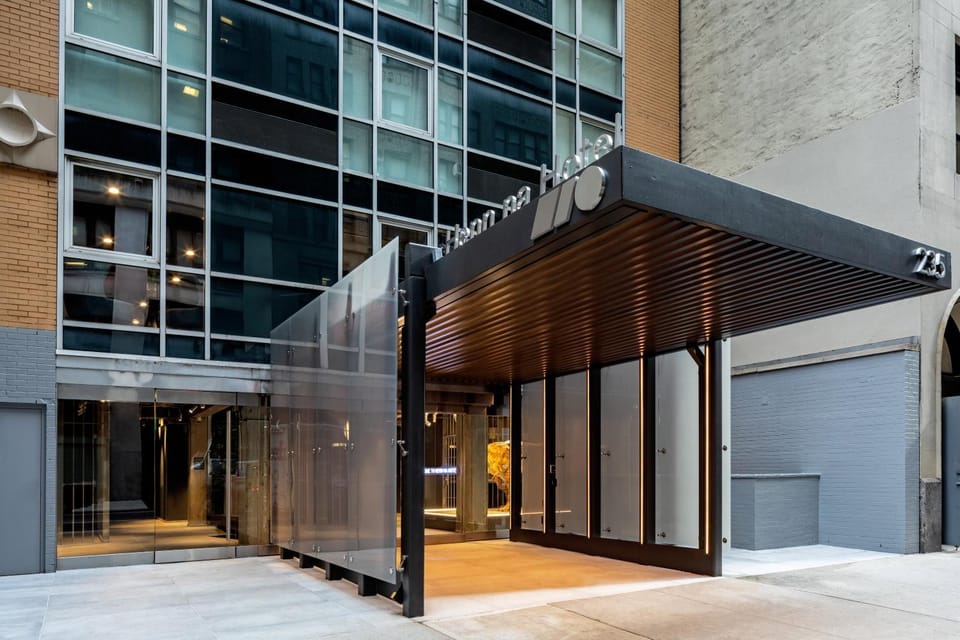 Facade/entrance