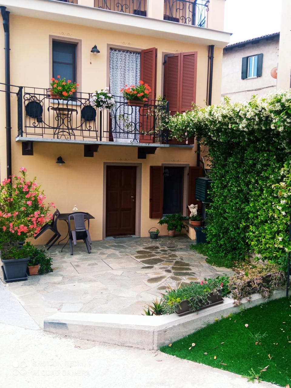 Property building, Spring, Day, Garden, Balcony/Terrace, Garden view, Inner courtyard view